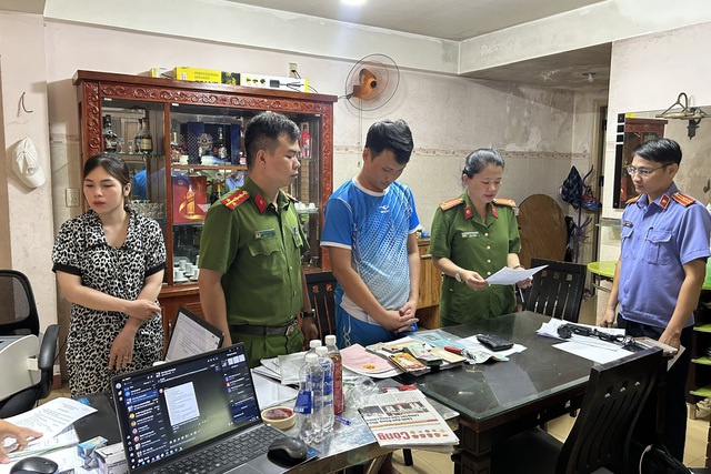Khám xét khẩn cấp nơi ở của 2 'ông trùm' Nguyễn Minh Trí, Huỳnh Văn An, thu giữ 15.000 trang dữ liệu- Ảnh 3. Khám xét khẩn cấp nơi ở của 2 'ông trùm' Nguyễn Minh Trí, Huỳnh Văn An, thu giữ 15.000 trang dữ liệu- Ảnh 3.