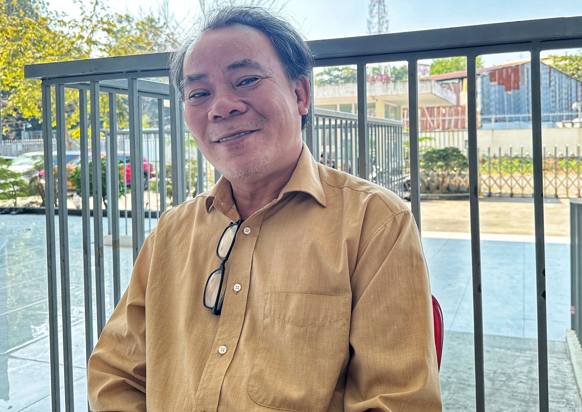 Nam nghệ sĩ trốn vợ lên TP.HCM, cầm 5 triệu mua nhà: “Tôi khổ quá, nằm khóc nhiều lần”- Ảnh 2. Nam nghệ sĩ trốn vợ lên TP.HCM, cầm 5 triệu mua nhà: “Tôi khổ quá, nằm khóc nhiều lần”- Ảnh 2.