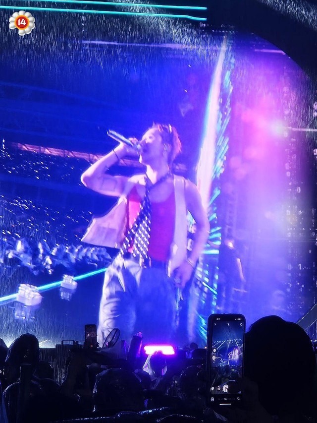 G-Dragon co ro trở về khách sạn sau màn tắm mưa lịch sử cùng fan Việt lúc nửa đêm!- Ảnh 9.