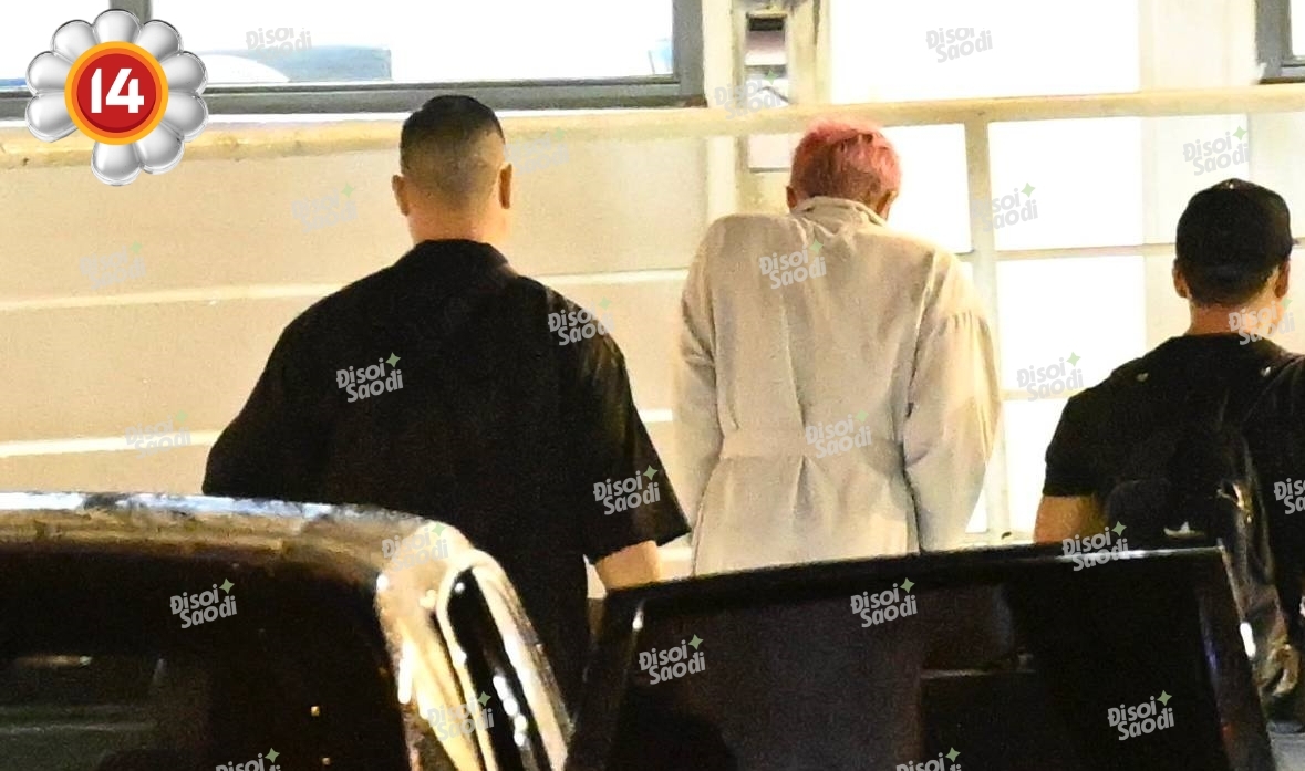 G-Dragon co ro trở về khách sạn sau màn tắm mưa lịch sử cùng fan Việt lúc nửa đêm!- Ảnh 2.