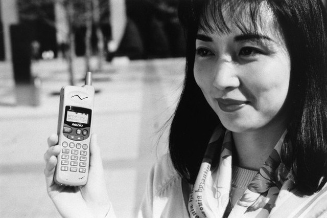 Năm 2025 rồi, nhìn lại chiếc điện thoại thời xưa này của Nhật Bản mới thấy họ quả là "thiên tài thời đại"- Ảnh 8. Năm 2025 rồi, nhìn lại chiếc điện thoại thời xưa này của Nhật Bản mới thấy họ quả là "thiên tài thời đại"- Ảnh 8.