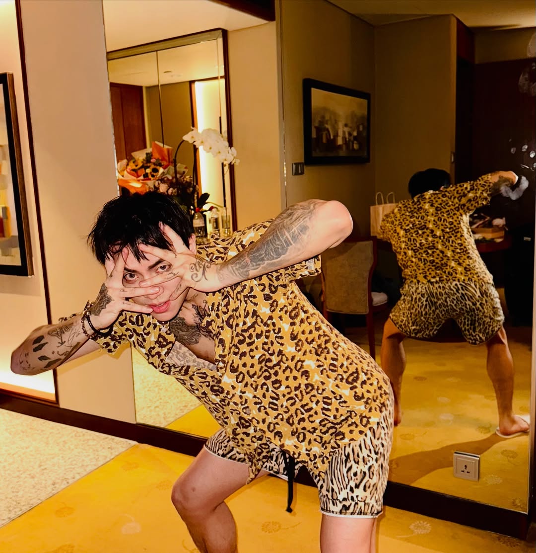 Fan bất ngờ "soi" ra khách sạn mà DPR Ian và CL ở nhờ... thảm trải sàn: Không cùng chỗ với G-Dragon nhưng vẫn cực hot và sang chảnh!- Ảnh 3. Fan bất ngờ "soi" ra khách sạn mà DPR Ian và CL ở nhờ... thảm trải sàn: Không cùng chỗ với G-Dragon nhưng vẫn cực hot và sang chảnh!- Ảnh 3.