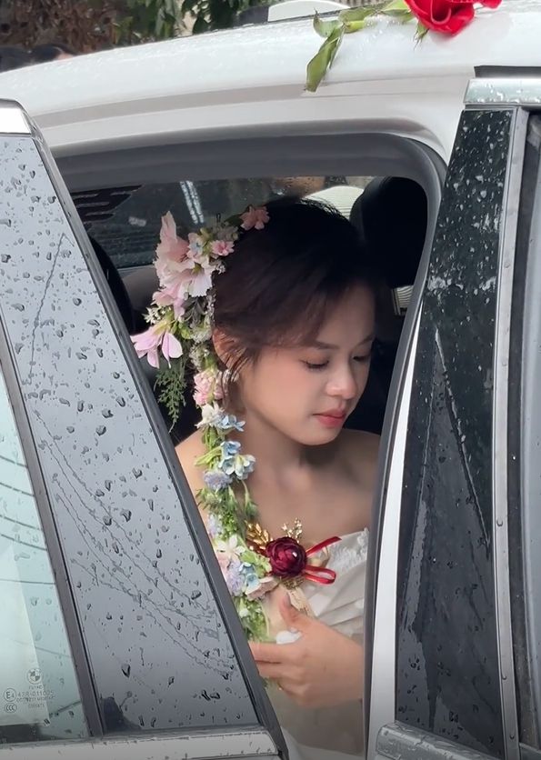 Cô dâu "gây sốt" tại đám cưới quê vì quá xinh đẹp, nhan sắc nổi bật như tiên nữ- Ảnh 2.