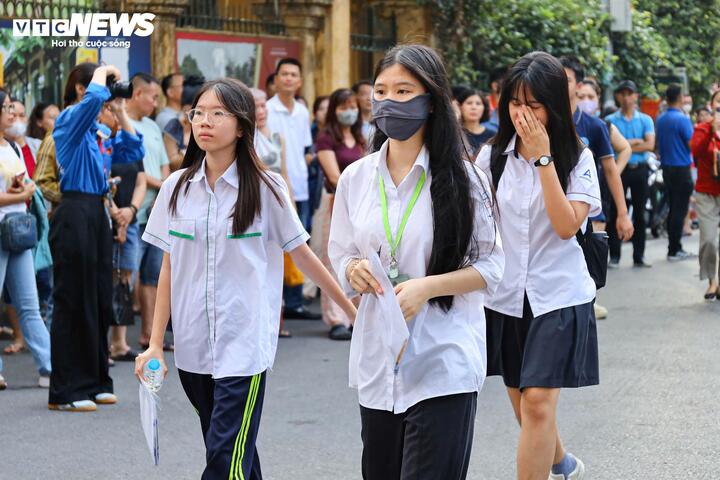 Hơn 1 điểm/môn cũng đỗ vào lớp 10 công lập 2025- Ảnh 1. Hơn 1 điểm/môn cũng đỗ vào lớp 10 công lập 2025- Ảnh 1.