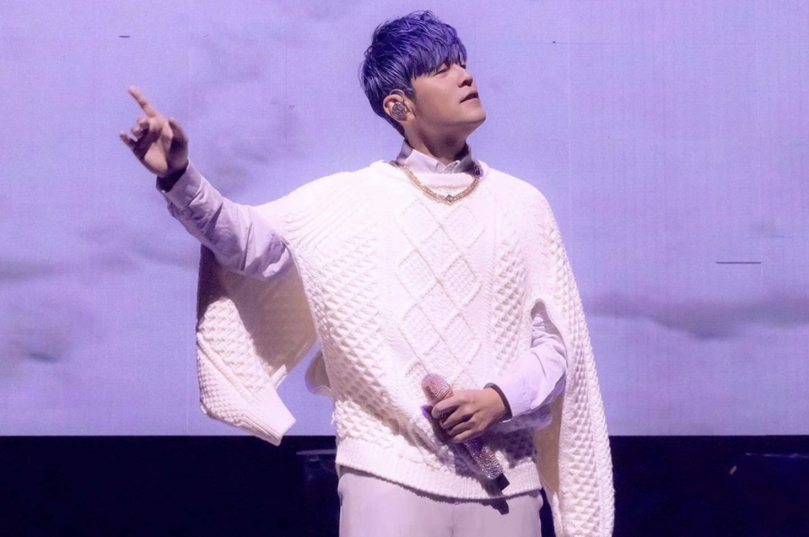 Tranh cãi chuyện mời nam ca sĩ top 1 showbiz về nhà mở concert riêng, netizen chốt “đúng là không có gì ngoài tiền”- Ảnh 7. Tranh cãi chuyện mời nam ca sĩ top 1 showbiz về nhà mở concert riêng, netizen chốt “đúng là không có gì ngoài tiền”- Ảnh 7.