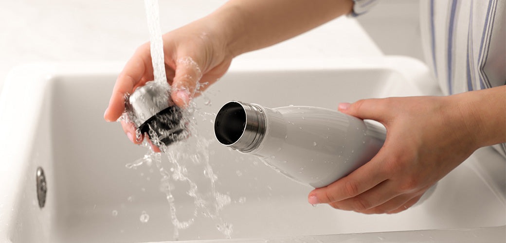 Dùng bình giữ nhiệt mà quên 5 điều này rất dễ Dùng bình giữ nhiệt mà quên 5 điều này rất dễ