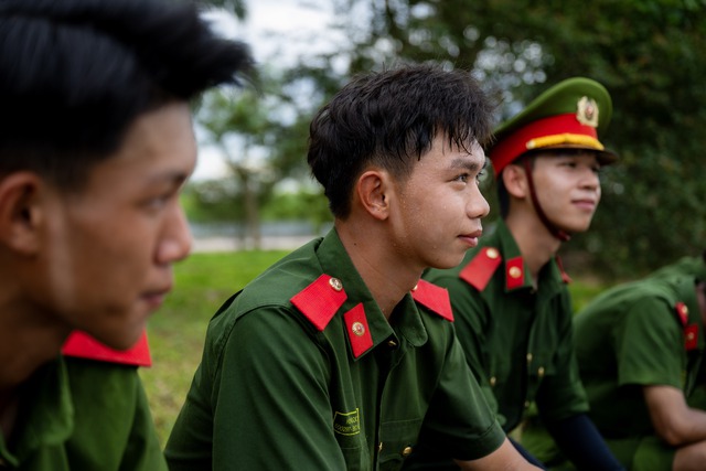 Mồ hôi thấm áo chiến sĩ CAND dưới nắng nóng 40 độ: Những hình ảnh xúc động trên thao trường, hướng đến lễ diễu binh 2/9- Ảnh 19.