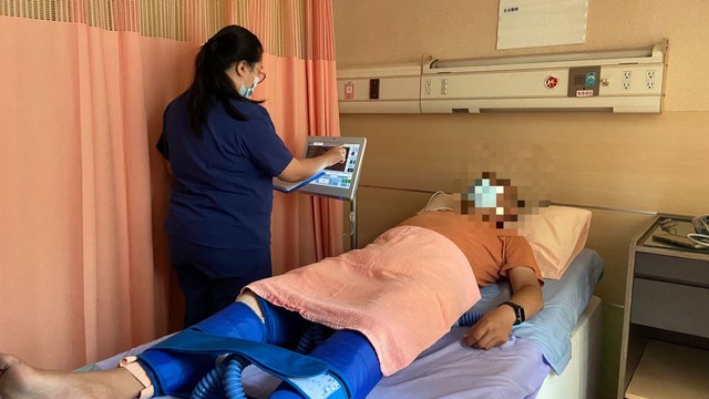 Bác sĩ tiết lộ 4 thứ chỉ có trên mu bàn tay của người sống thọ, bạn được mấy cái?- Ảnh 1.