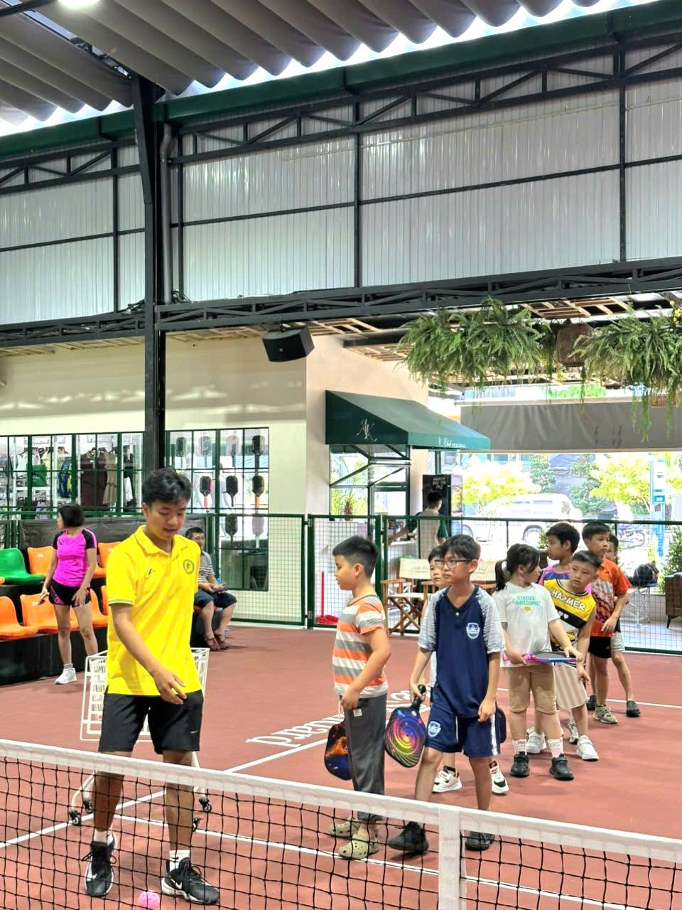 “Khối nghỉ hè” ăn ngủ cùng pickleball: “Cai” điện thoại, máy tính triệt để, chủ sân tăng 30% doanh thu- Ảnh 7.