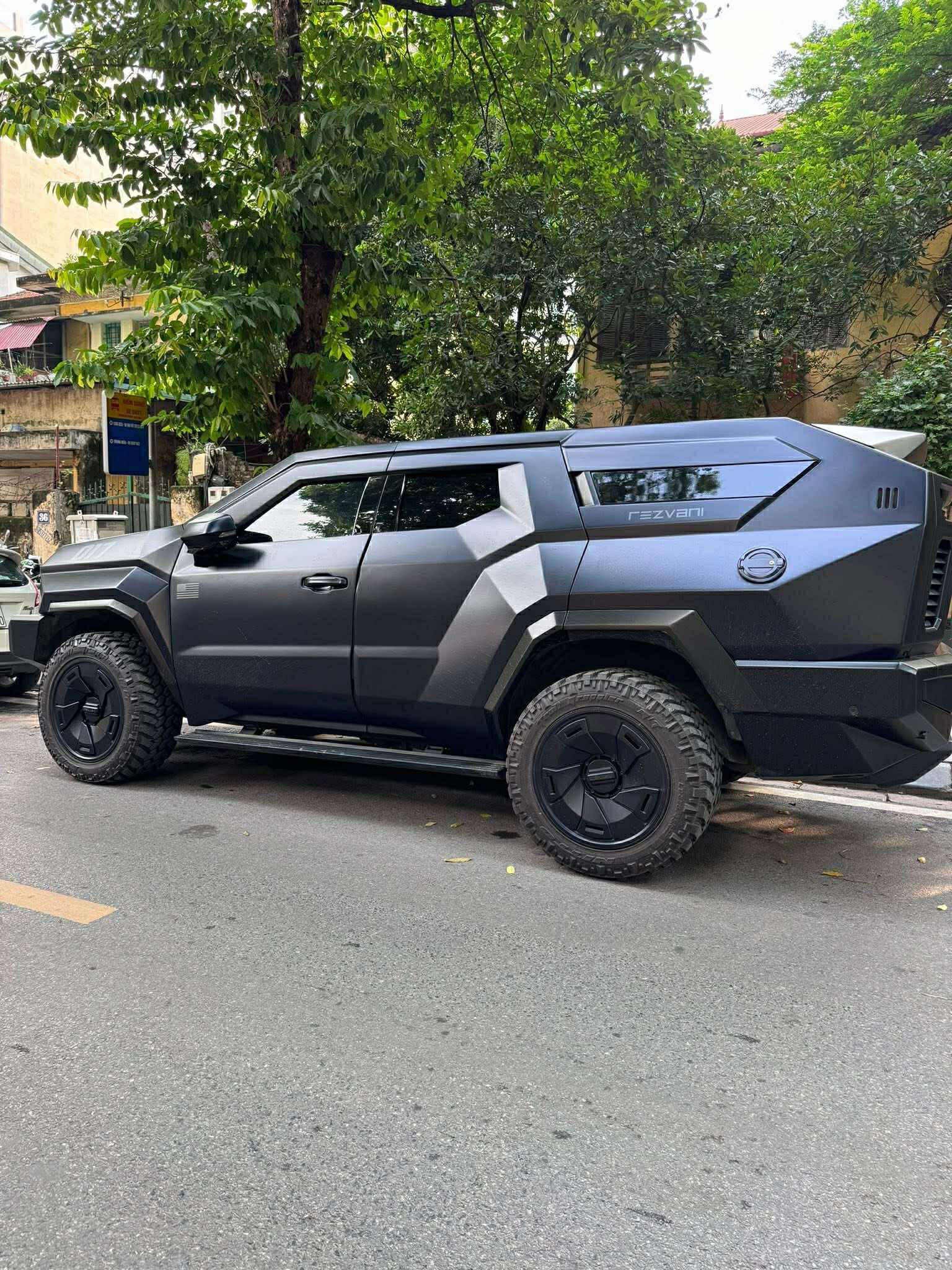 ‘Khủng long’ Rezvani Vengeance xuất hiện tại Hà Nội: Hầm hố như xe quân sự, tùy chọn chống đạn, giá ngang siêu xe- Ảnh 2. ‘Khủng long’ Rezvani Vengeance xuất hiện tại Hà Nội: Hầm hố như xe quân sự, tùy chọn chống đạn, giá ngang siêu xe- Ảnh 2.