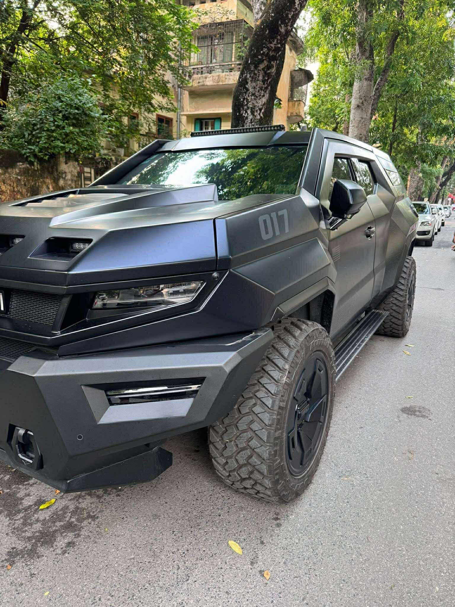 ‘Khủng long’ Rezvani Vengeance xuất hiện tại Hà Nội: Hầm hố như xe quân sự, tùy chọn chống đạn, giá ngang siêu xe- Ảnh 1. ‘Khủng long’ Rezvani Vengeance xuất hiện tại Hà Nội: Hầm hố như xe quân sự, tùy chọn chống đạn, giá ngang siêu xe- Ảnh 1.