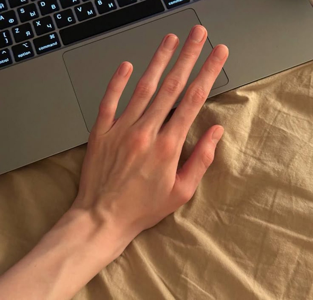 Bác sĩ tiết lộ 4 thứ chỉ có trên mu bàn tay của người sống thọ, bạn được mấy cái?- Ảnh 2.