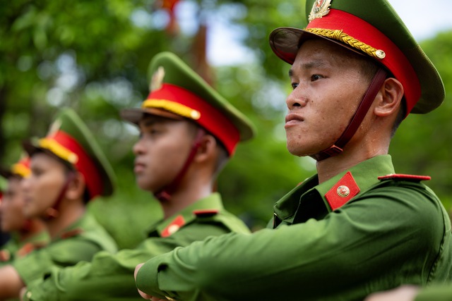 Mồ hôi thấm áo chiến sĩ CAND dưới nắng nóng 40 độ: Những hình ảnh xúc động trên thao trường, hướng đến lễ diễu binh 2/9- Ảnh 8.