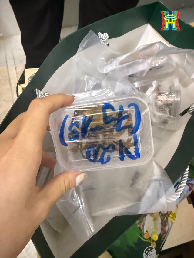 Hình ảnh Cún "Bông" Vũ Hồng Phúc tại cơ quan công an- Ảnh 4. Hình ảnh Cún "Bông" Vũ Hồng Phúc tại cơ quan công an- Ảnh 4.