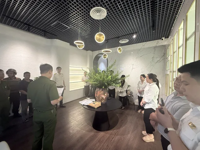 Công an Hà Nội khởi tố Tiktoker Vũ Hồng Phúc 'Cún Bông'- Ảnh 1. Công an Hà Nội khởi tố Tiktoker Vũ Hồng Phúc 'Cún Bông'- Ảnh 1.