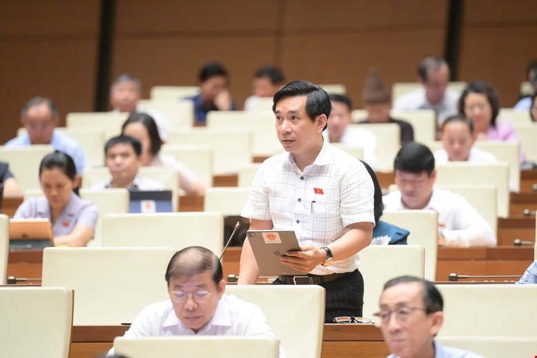 Đại biểu Nguyễn Văn Cảnh lần thứ 2 tha thiết đề xuất quy tắc "dây kéo áo" để giảm tắc đường- Ảnh 1. Đại biểu Nguyễn Văn Cảnh lần thứ 2 tha thiết đề xuất quy tắc "dây kéo áo" để giảm tắc đường- Ảnh 1.