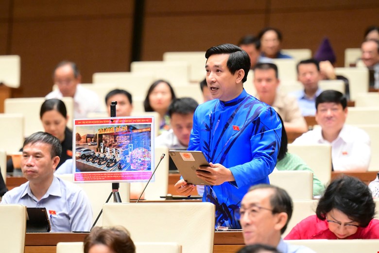 Đại biểu Nguyễn Văn Cảnh lần thứ 2 tha thiết đề xuất quy tắc "dây kéo áo" để giảm tắc đường- Ảnh 2. Đại biểu Nguyễn Văn Cảnh lần thứ 2 tha thiết đề xuất quy tắc "dây kéo áo" để giảm tắc đường- Ảnh 2.