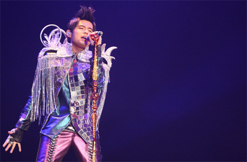 Tranh cãi chuyện mời nam ca sĩ top 1 showbiz về nhà mở concert riêng, netizen chốt “đúng là không có gì ngoài tiền”- Ảnh 5. Tranh cãi chuyện mời nam ca sĩ top 1 showbiz về nhà mở concert riêng, netizen chốt “đúng là không có gì ngoài tiền”- Ảnh 5.