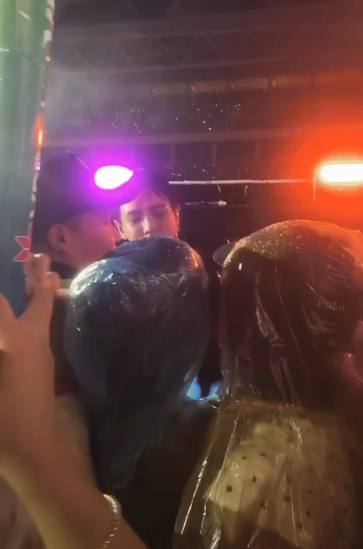 Danh tính cô gái Việt được DPR Ian chạy xuống hôn tay, hỏi: "Em yêu khoẻ không"?- Ảnh 2.