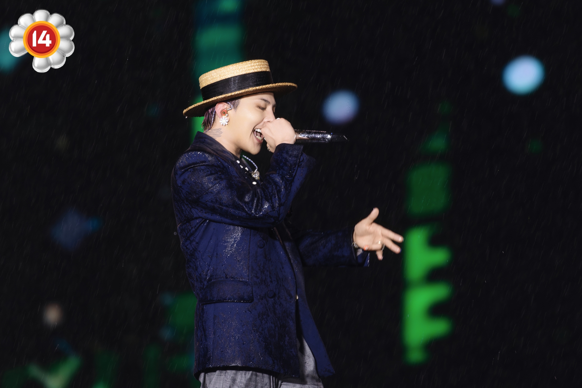 1 Chị đẹp đổ bệnh sau hàng tiếng dầm mưa quẩy trong show của G-Dragon- Ảnh 9. 1 Chị đẹp đổ bệnh sau hàng tiếng dầm mưa quẩy trong show của G-Dragon- Ảnh 9.