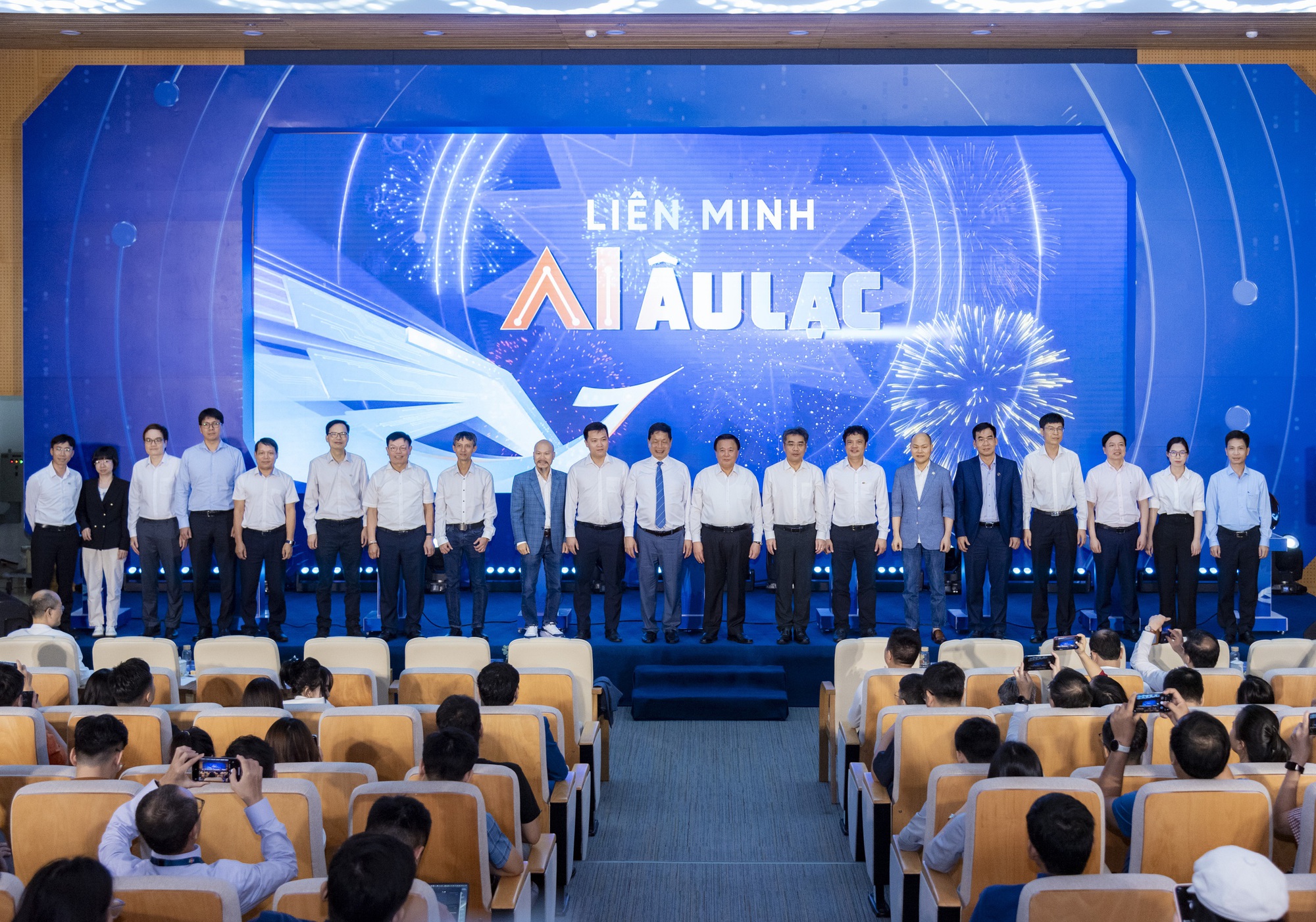CEO BKAV Nguyễn Tử Quảng: “AI là cơ hội ngàn năm có một để Việt Nam vươn lên nhóm quốc gia công nghệ hàng đầu thế giới”- Ảnh 3.