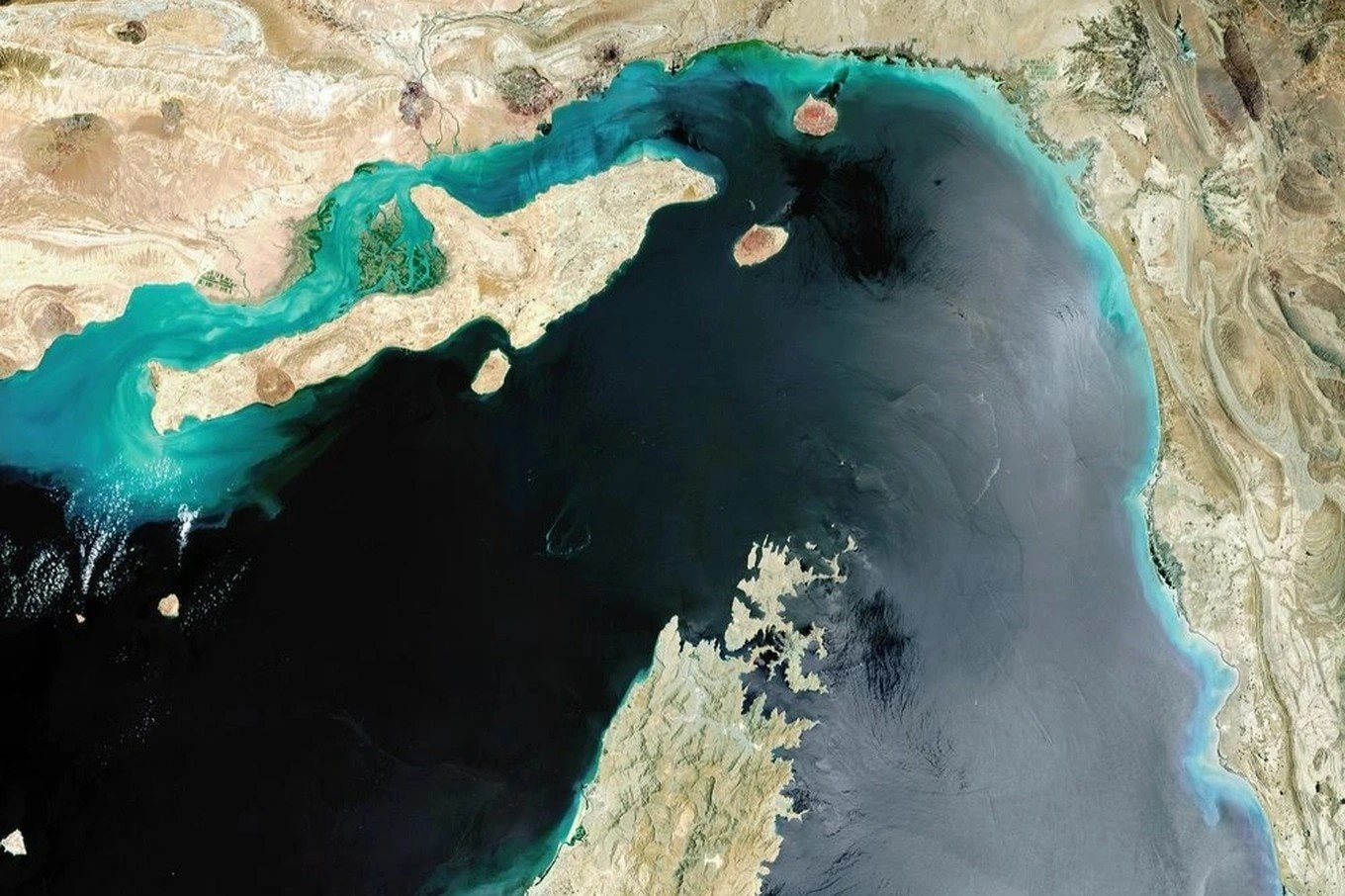 Iran đe dọa đóng cửa Eo biển Hormuz: Nguy cơ làm “chao đảo” những nền kinh tế lớn nhất thế giới, tạo sức ép lạm phát cho hàng tỉ người- Ảnh 3. Iran đe dọa đóng cửa Eo biển Hormuz: Nguy cơ làm “chao đảo” những nền kinh tế lớn nhất thế giới, tạo sức ép lạm phát cho hàng tỉ người- Ảnh 3.