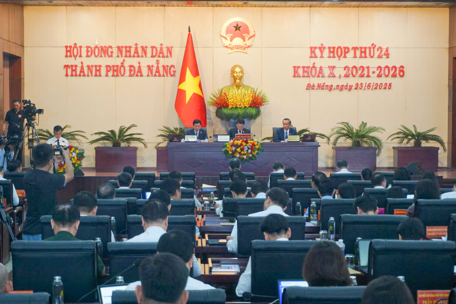 Kỳ họp cuối cùng của HĐND TP Đà Nẵng sau 28 năm- Ảnh 1. Kỳ họp cuối cùng của HĐND TP Đà Nẵng sau 28 năm- Ảnh 1.