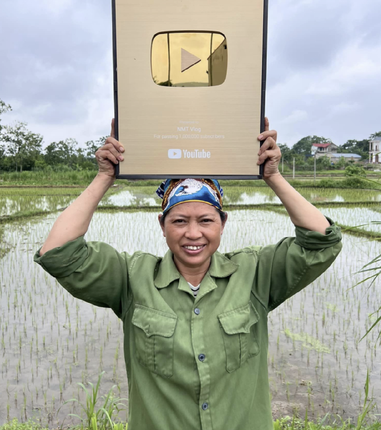 Người đứng sau 'đế chế ăn vặt - Ăn Cùng Bà Tuyết’ vừa thông báo giải thể ‘LÀ AI, GIÀU CỠ NÀO mà đóng thuế thu nhập hàng trăm triệu đồng?- Ảnh 3. Người đứng sau 'đế chế ăn vặt - Ăn Cùng Bà Tuyết’ vừa thông báo giải thể ‘LÀ AI, GIÀU CỠ NÀO mà đóng thuế thu nhập hàng trăm triệu đồng?- Ảnh 3.