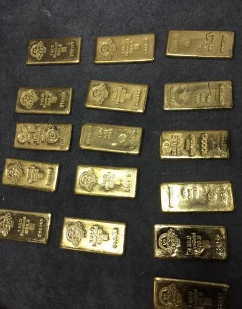 Tịch thu 250 tỷ đồng và vàng miếng la liệt trên sàn nhà 1 căn phòng trọ tồi tàn- Ảnh 2.