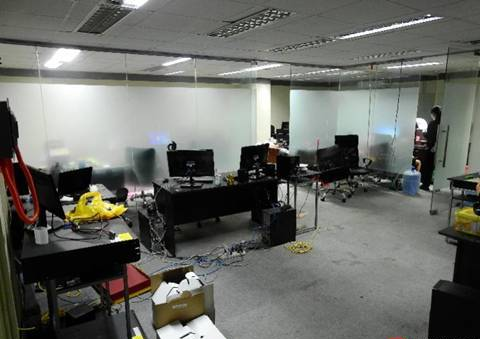 Tịch thu 250 tỷ đồng và vàng miếng la liệt trên sàn nhà 1 căn phòng trọ tồi tàn- Ảnh 3.