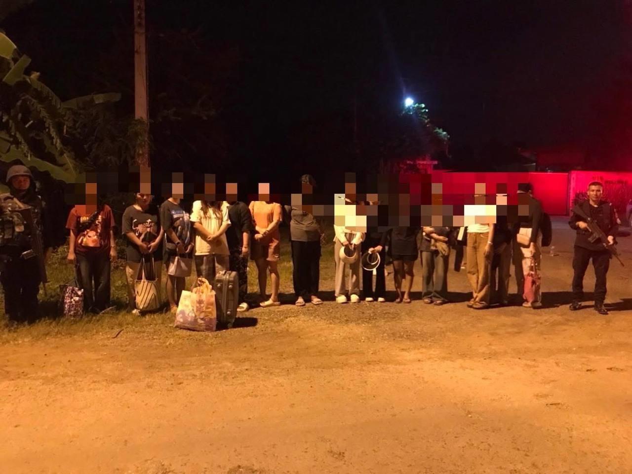 Súng nổ, cảnh sát bị thương, biên giới đóng cửa: Căng thẳng biên giới Thái Lan và Campuchia ngày càng leo thang- Ảnh 1. Súng nổ, cảnh sát bị thương, biên giới đóng cửa: Căng thẳng biên giới Thái Lan và Campuchia ngày càng leo thang- Ảnh 1.