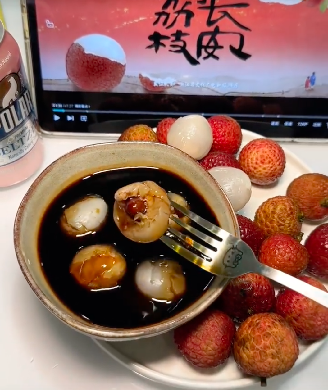 Loạt món ăn từ vải gây hoang mang: Người chấm xì dầu, người trộn với... ớt tỏi- Ảnh 3. Loạt món ăn từ vải gây hoang mang: Người chấm xì dầu, người trộn với... ớt tỏi- Ảnh 3.