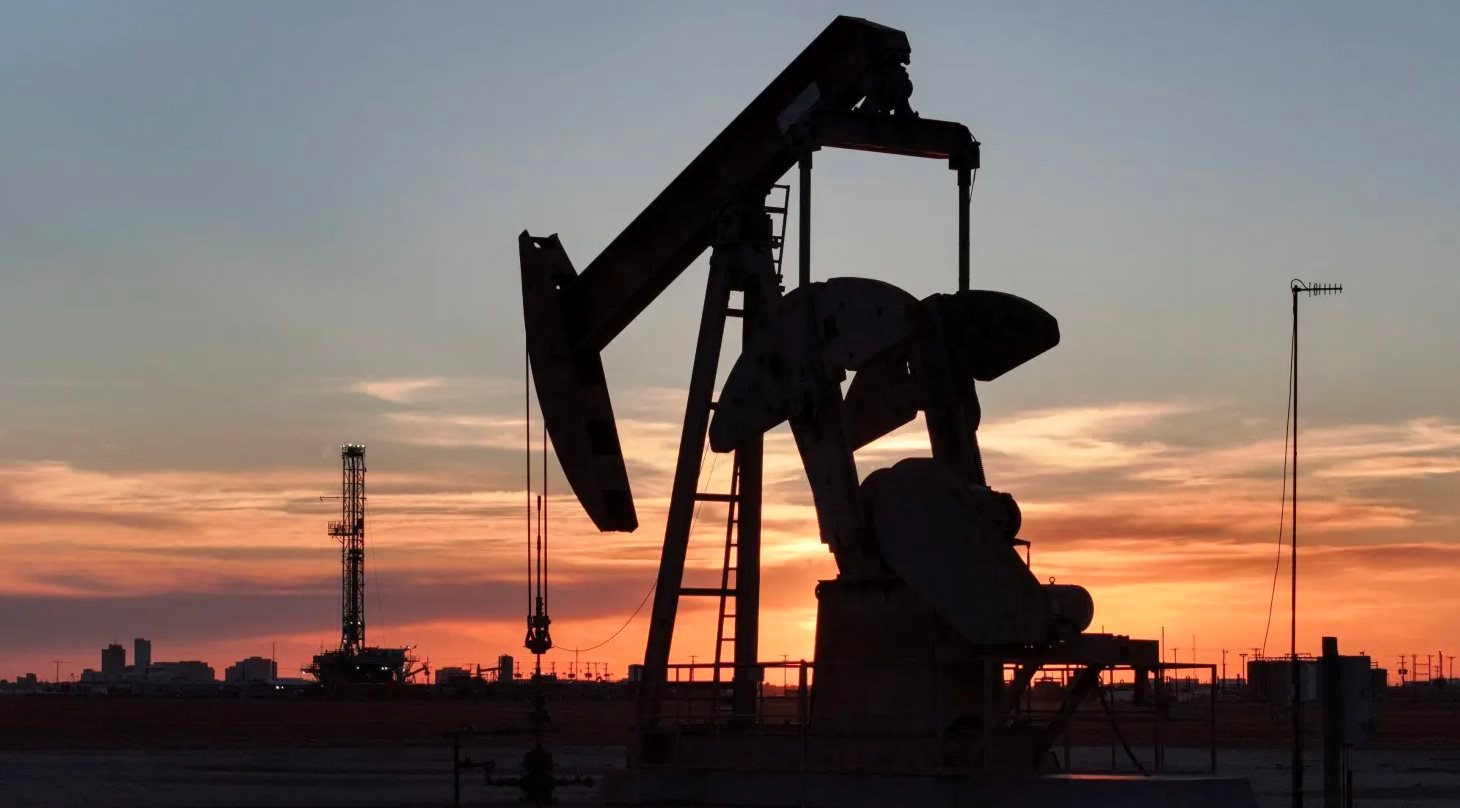 Iran đe dọa đóng cửa Eo biển Hormuz, giới chuyên gia báo động 'đỏ' giá dầu có thể tăng vượt 100 USD/thùng- Ảnh 1. Iran đe dọa đóng cửa Eo biển Hormuz, giới chuyên gia báo động 'đỏ' giá dầu có thể tăng vượt 100 USD/thùng- Ảnh 1.