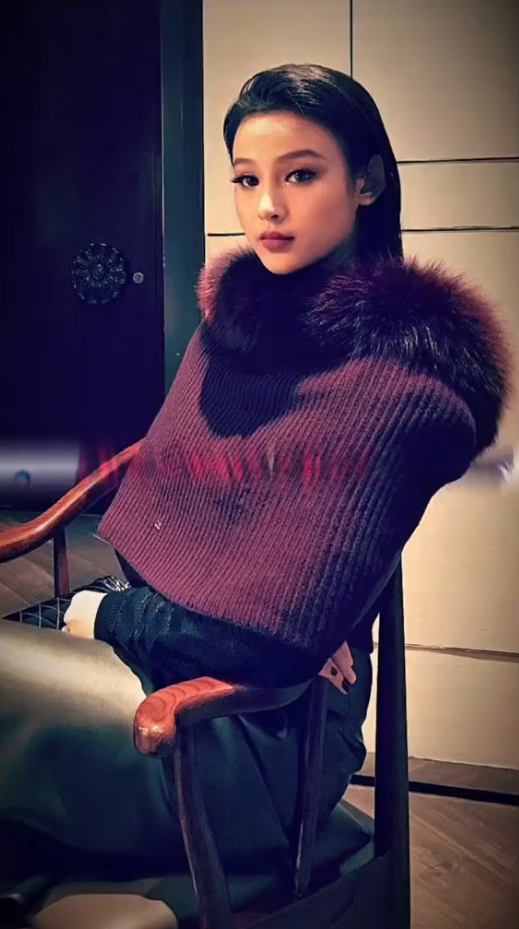 Huyền Baby khoe ảnh "girl phố" 10 năm trước, netizen phong ngay làm Paris Hilton bản Việt- Ảnh 17. Huyền Baby khoe ảnh "girl phố" 10 năm trước, netizen phong ngay làm Paris Hilton bản Việt- Ảnh 17.
