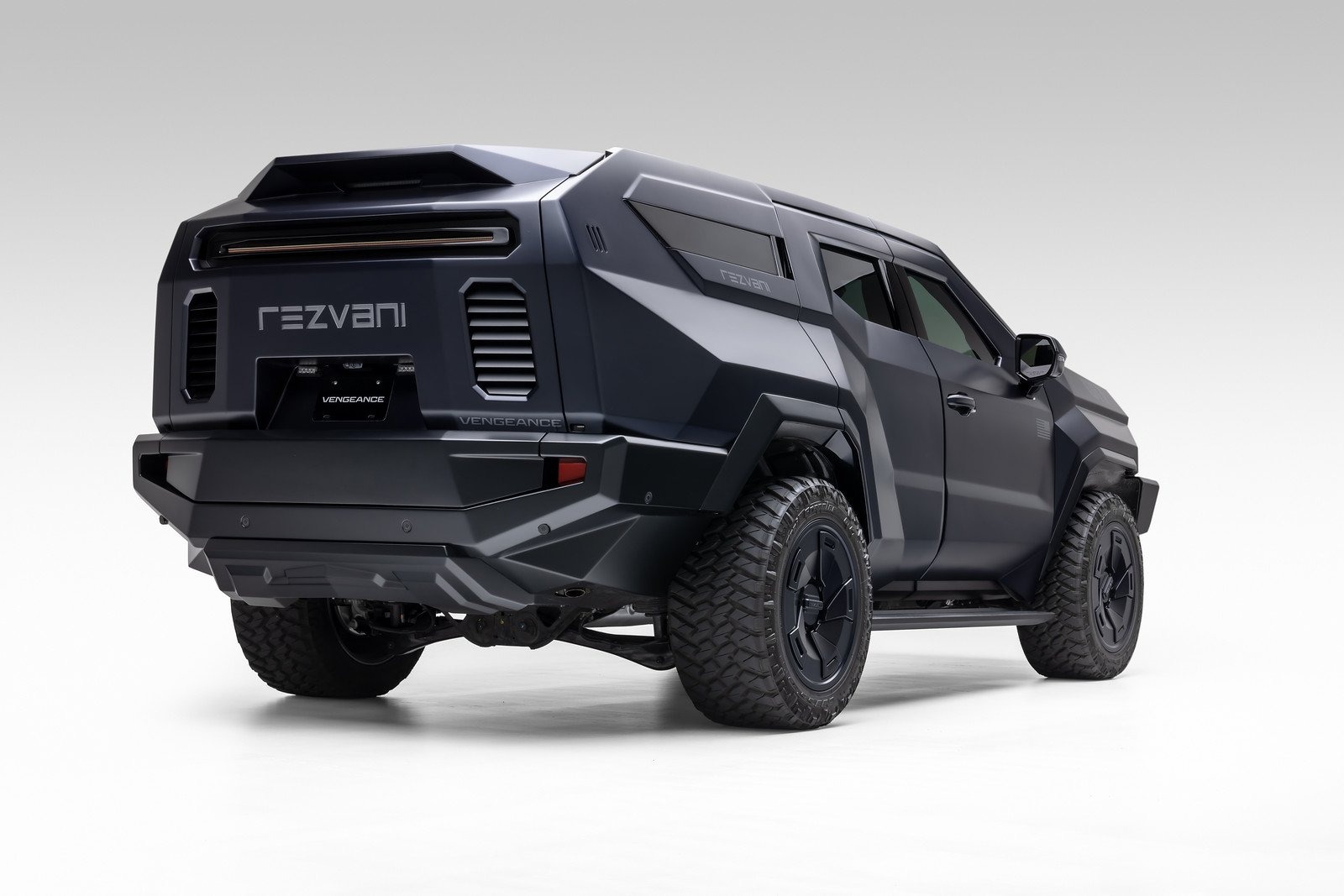 ‘Khủng long’ Rezvani Vengeance xuất hiện tại Hà Nội: Hầm hố như xe quân sự, tùy chọn chống đạn, giá ngang siêu xe- Ảnh 8. ‘Khủng long’ Rezvani Vengeance xuất hiện tại Hà Nội: Hầm hố như xe quân sự, tùy chọn chống đạn, giá ngang siêu xe- Ảnh 8.