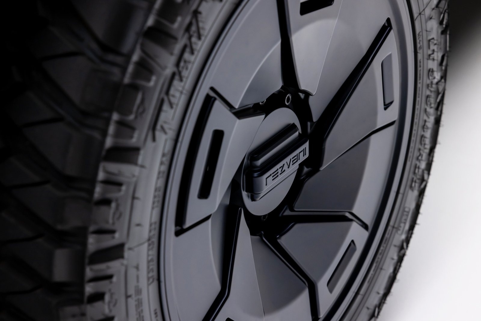 ‘Khủng long’ Rezvani Vengeance xuất hiện tại Hà Nội: Hầm hố như xe quân sự, tùy chọn chống đạn, giá ngang siêu xe- Ảnh 11. ‘Khủng long’ Rezvani Vengeance xuất hiện tại Hà Nội: Hầm hố như xe quân sự, tùy chọn chống đạn, giá ngang siêu xe- Ảnh 11.