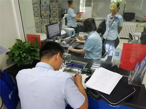 Đặt 200 vé máy bay, thực hiện 120 chuyến du lịch, nam thanh niên sinh năm 2000 bị cảnh sát điều tra: Phanh phui ‘cách kiếm tiền’ phạm pháp từ thẻ tín dụng- Ảnh 1.