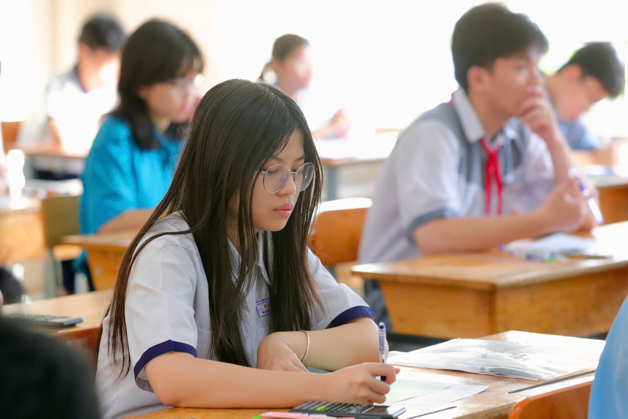 NÓNG: TP HCM công bố điểm chuẩn lớp 10 chuyên, lớp 10 tích hợp- Ảnh 3. NÓNG: TP HCM công bố điểm chuẩn lớp 10 chuyên, lớp 10 tích hợp- Ảnh 3.