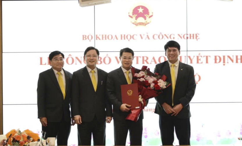 Ông Nguyễn Trường Giang được bổ nhiệm làm Chủ tịch Hội đồng thành viên VNPost- Ảnh 2.