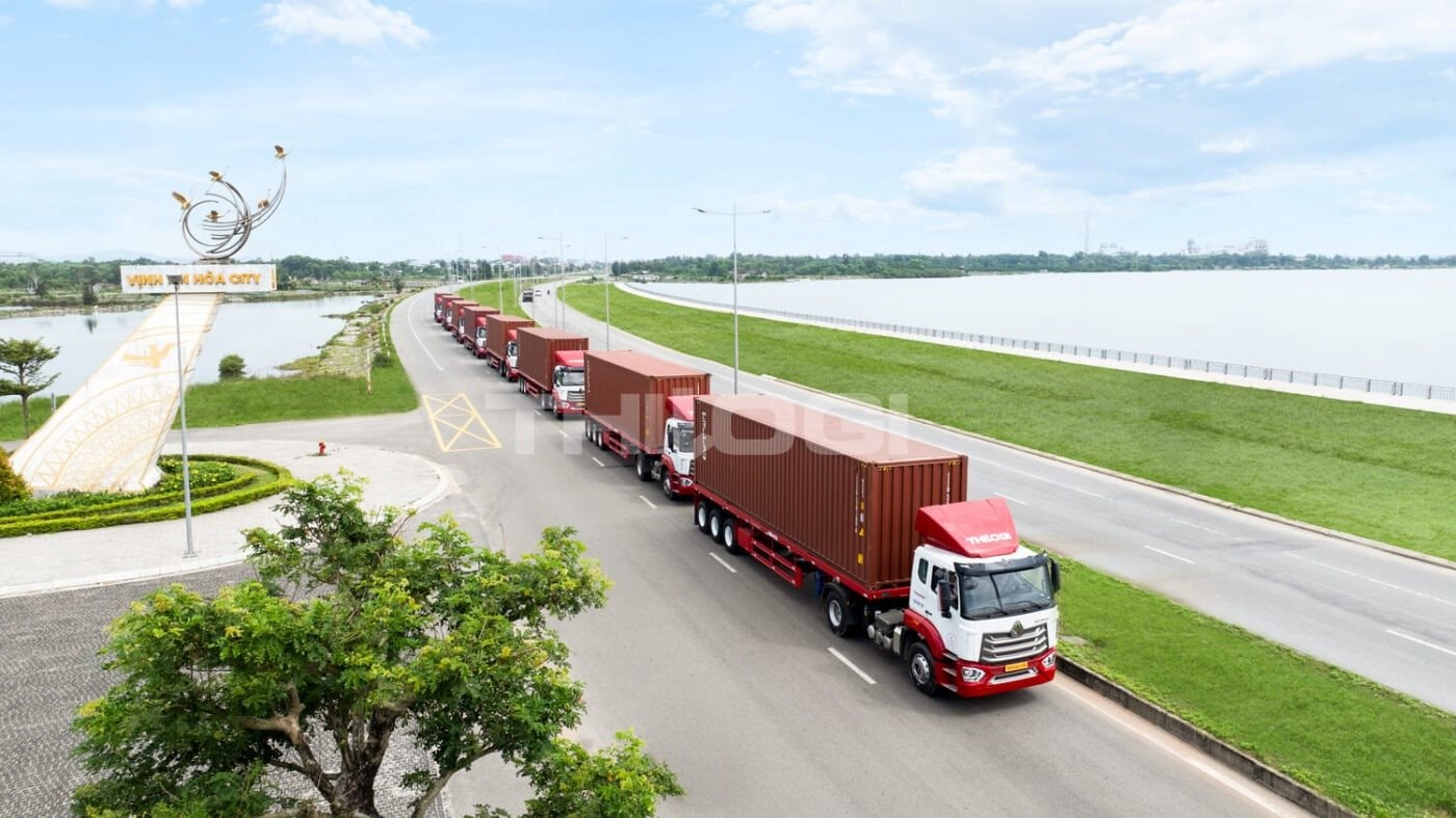 Tỷ phú Trần Bá Dương đầu tư mới hàng trăm phương tiện chuyên dụng kết nối khu vực Lào, Campuchia- Ảnh 2. Tỷ phú Trần Bá Dương đầu tư mới hàng trăm phương tiện chuyên dụng kết nối khu vực Lào, Campuchia- Ảnh 2.