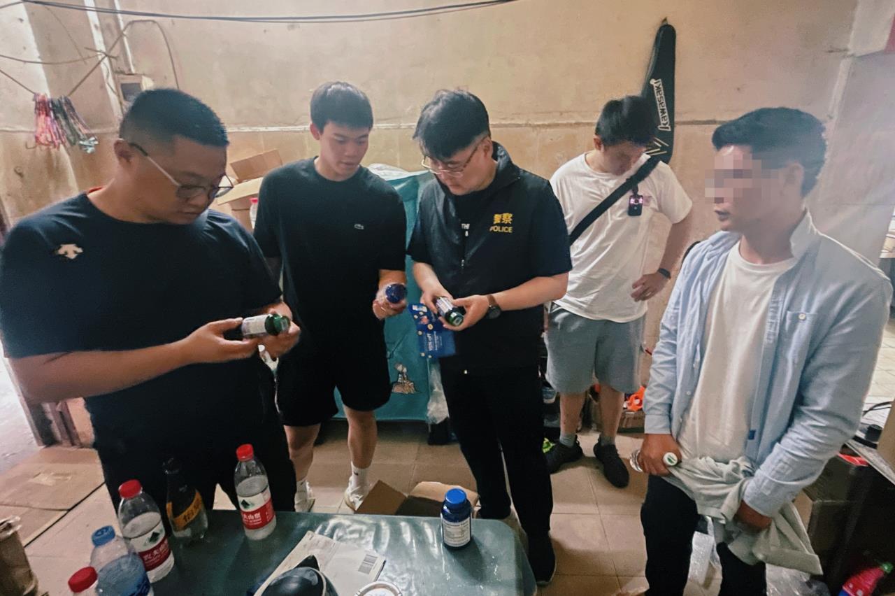 Từ 1 bình luận trên sàn TMĐT, cảnh sát triệt phá đường dây bán thực phẩm chức năng giả: Tịch thu 1,2 triệu viên thuốc bổ, số tiền lên đến 26 tỷ đồng- Ảnh 2.