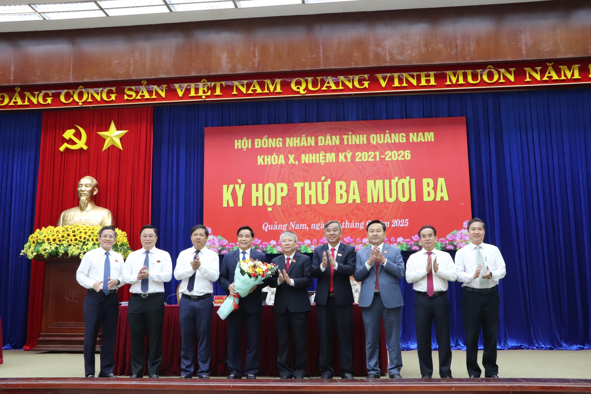 Chủ tịch UBND tỉnh Quảng Nam Lê Văn Dũng nghỉ hưu trước tuổi- Ảnh 2. Chủ tịch UBND tỉnh Quảng Nam Lê Văn Dũng nghỉ hưu trước tuổi- Ảnh 2.