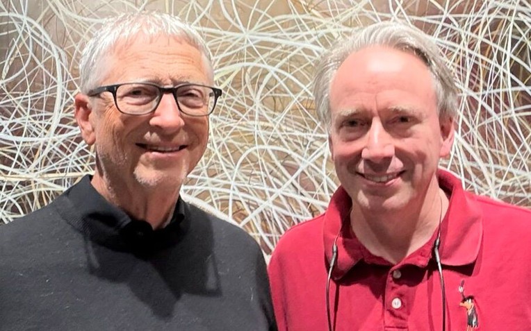 Khi Mã nguồn đóng và Mã nguồn mở gặp nhau: Lần đầu tiên sau 50 năm, Bill Gates trực tiếp gặp mặt Linus Torvalds- Ảnh 1.