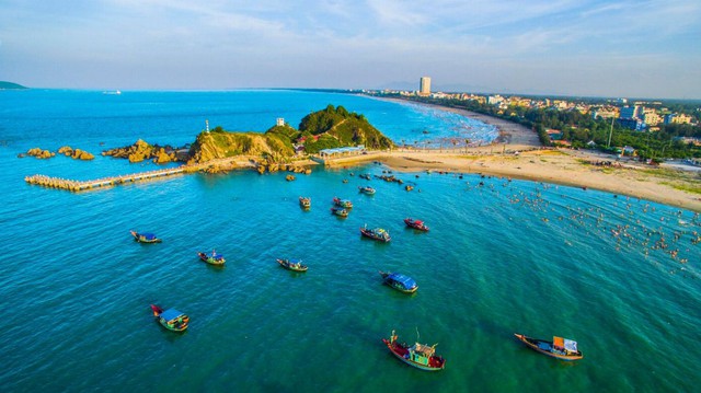Phát hiện hòn đảo được ví là "hòn ngọc xanh" ngay ở Cửa Lò, du khách nhận xét: Không nghĩ đẹp đến vậy!- Ảnh 1. Phát hiện hòn đảo được ví là "hòn ngọc xanh" ngay ở Cửa Lò, du khách nhận xét: Không nghĩ đẹp đến vậy!- Ảnh 1.