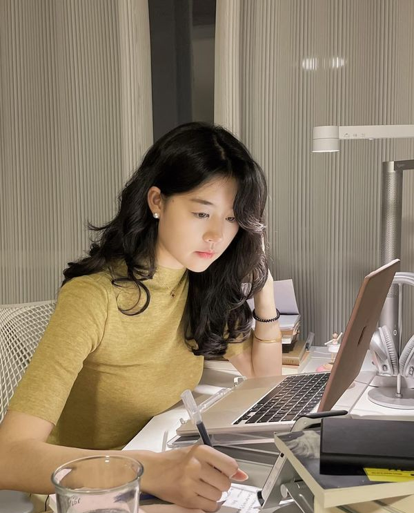 "Phú bà" 9X làm ngành sáng tạo đi ngủ lúc 9h30 tối: Bình thường hay phi thường?- Ảnh 4. "Phú bà" 9X làm ngành sáng tạo đi ngủ lúc 9h30 tối: Bình thường hay phi thường?- Ảnh 4.