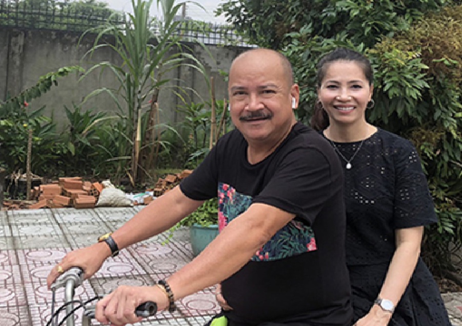Nam danh hài lấy vợ làm người mẫu, giờ là thành viên hội đồng quản trị tập đoàn lớn- Ảnh 1. Nam danh hài lấy vợ làm người mẫu, giờ là thành viên hội đồng quản trị tập đoàn lớn- Ảnh 1.