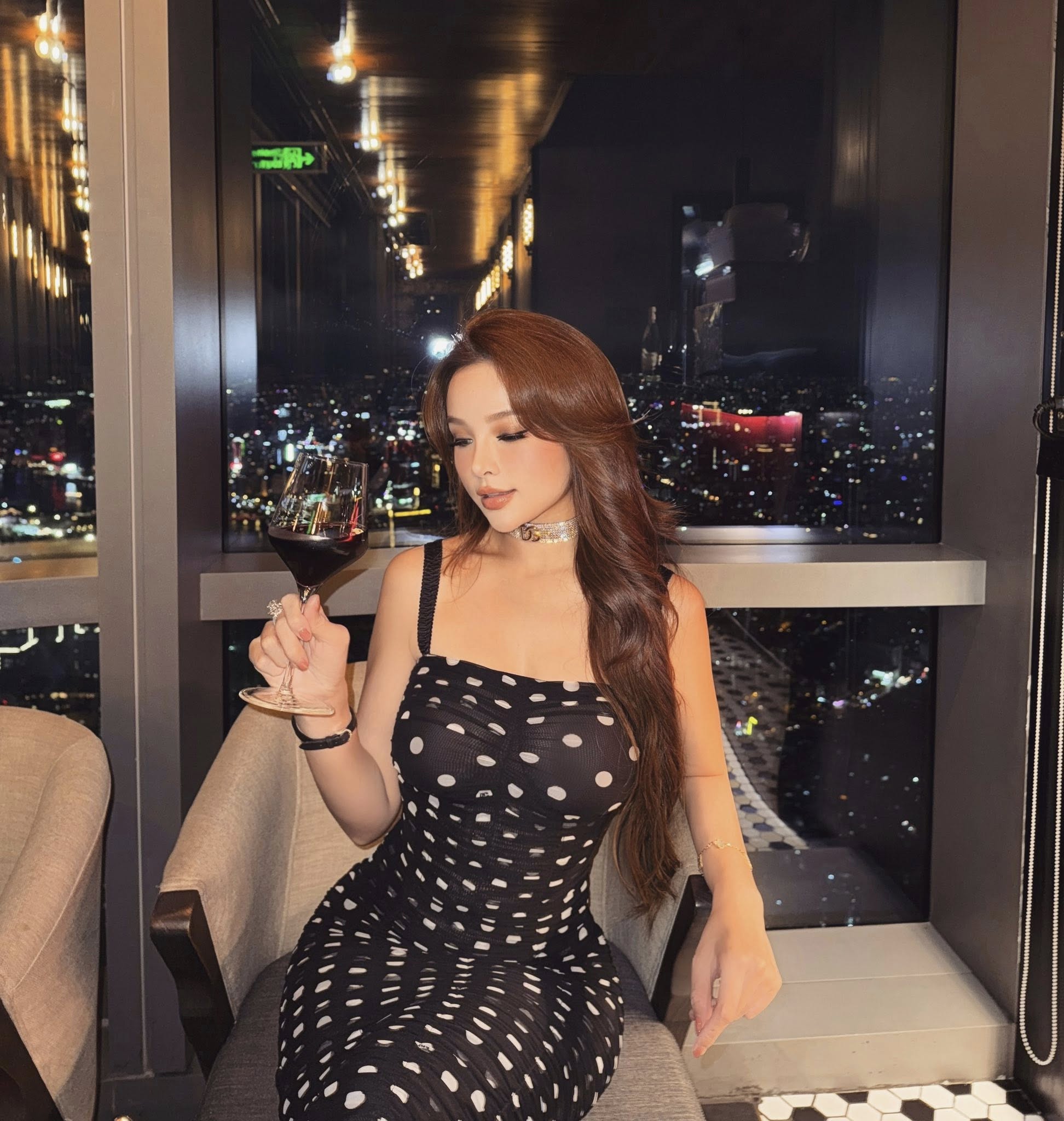 Huyền Baby đọ sắc cùng mẹ ruột và em gái, dân mạng "lú lẫn" vì 3 mẹ con trẻ trung như nhau- Ảnh 1. Huyền Baby đọ sắc cùng mẹ ruột và em gái, dân mạng "lú lẫn" vì 3 mẹ con trẻ trung như nhau- Ảnh 1.