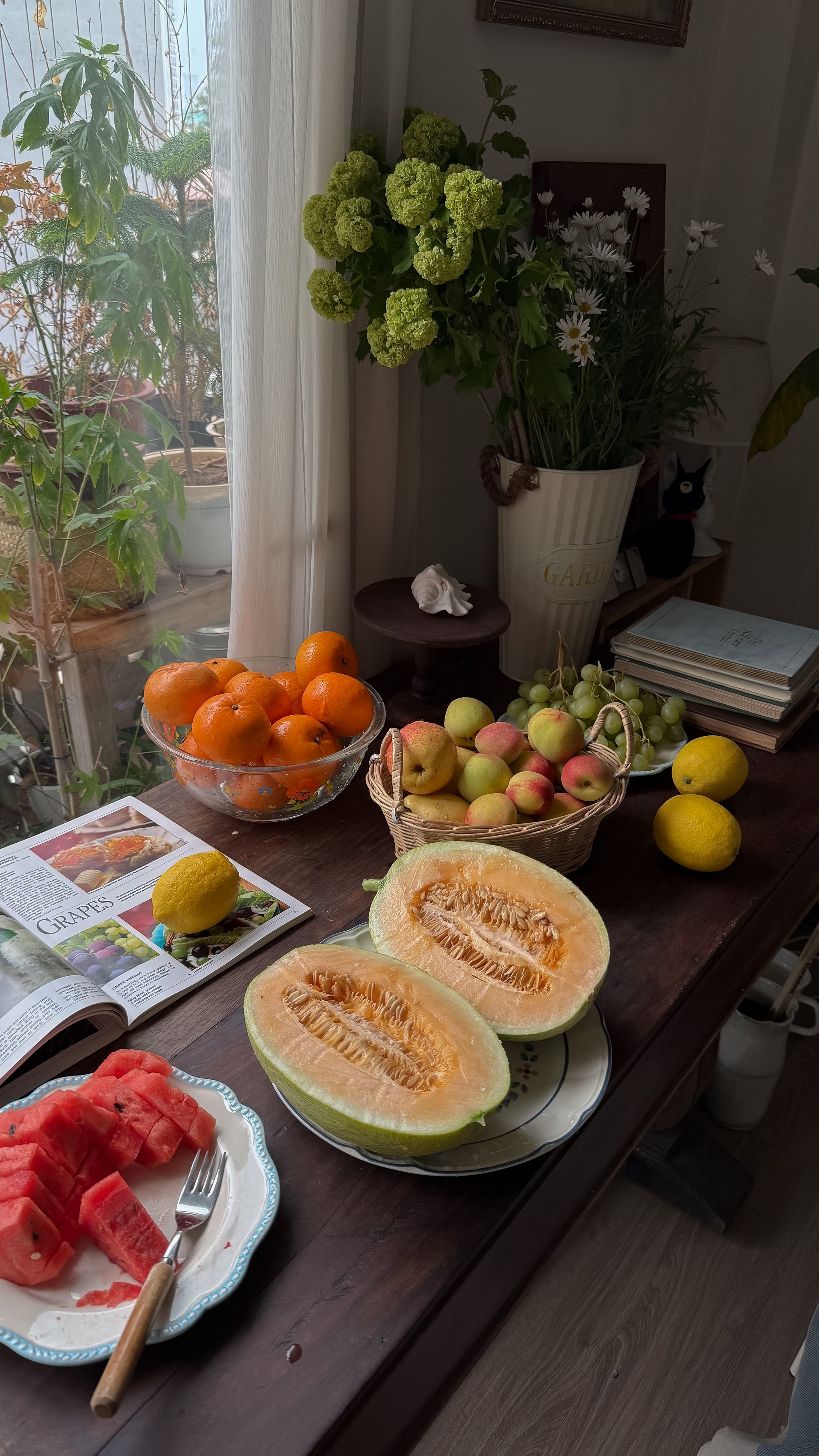 Căn phòng decor đẹp như Pinterest của chàng trai ở trọ Hà Nội, leo bộ 6 tầng lầu- Ảnh 2.