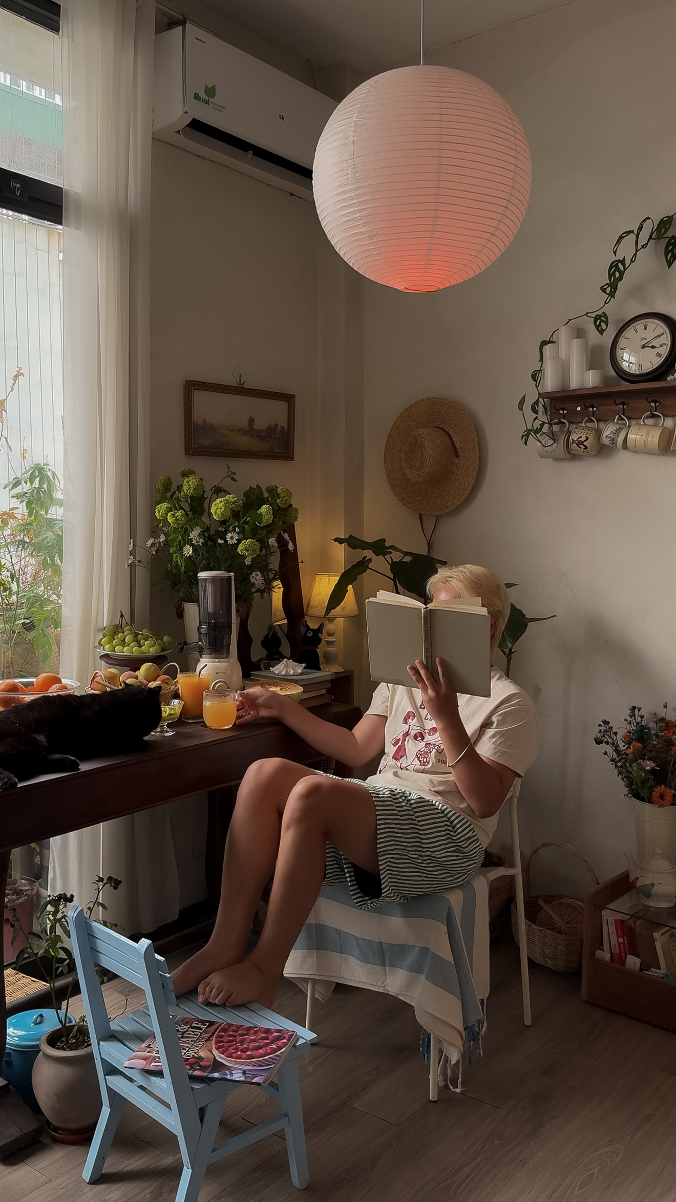 Căn phòng decor đẹp như Pinterest của chàng trai ở trọ Hà Nội, leo bộ 6 tầng lầu- Ảnh 6.