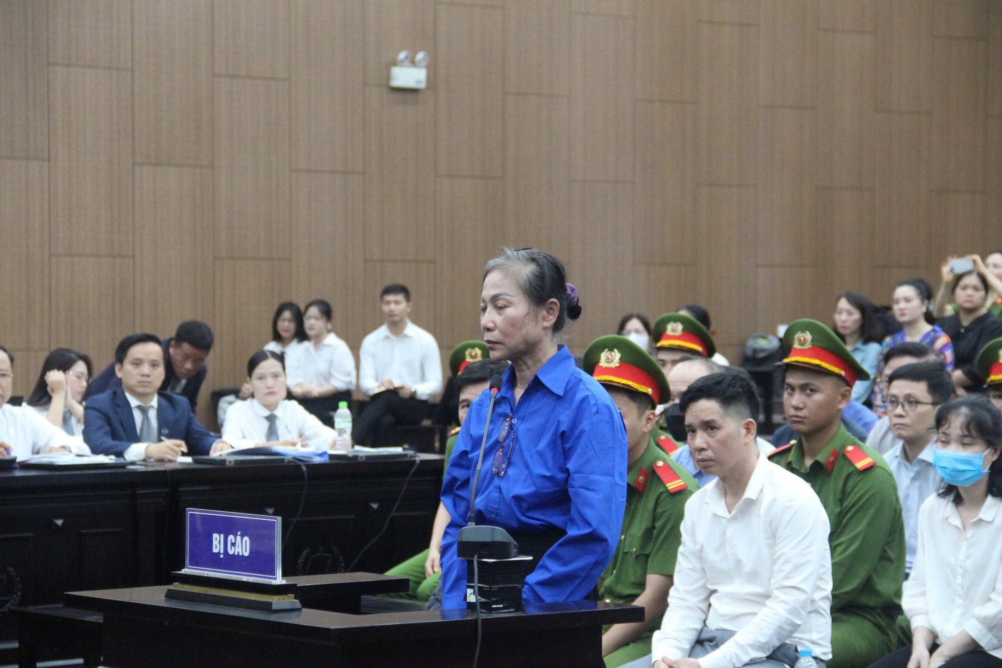Chủ tịch Tập đoàn Phúc Sơn khai đưa va li, túi xách tiền tỉ cho nữ cựu bí thư Vĩnh Phúc- Ảnh 2. Chủ tịch Tập đoàn Phúc Sơn khai đưa va li, túi xách tiền tỉ cho nữ cựu bí thư Vĩnh Phúc- Ảnh 2.